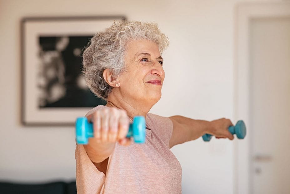 Exercícios físicos para idosos: veja 5 tipos para fazer com segurança! -  OMRON